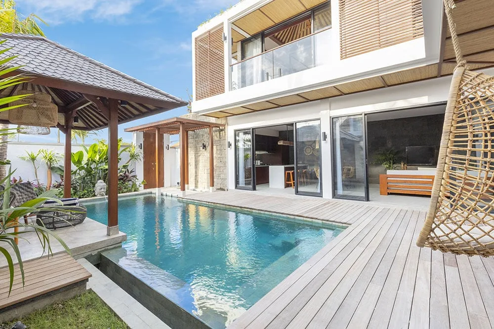 Balitecture construction team building a villa in Bali